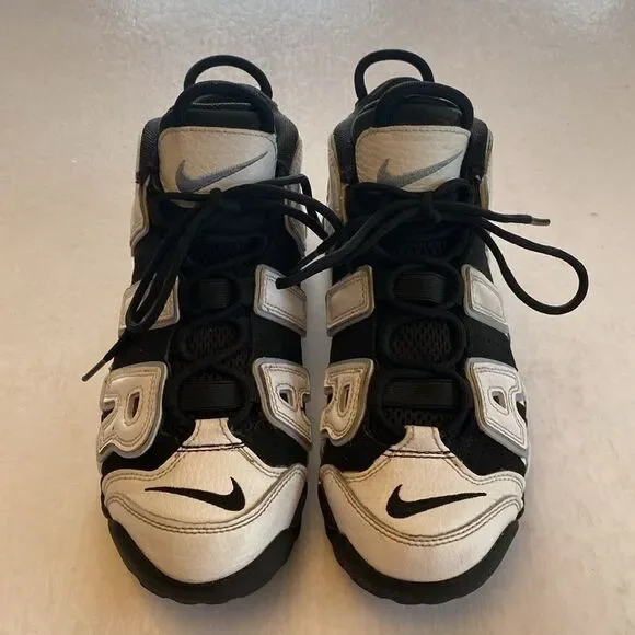 NIKE Kids More Uptempo Black/White Mid Tops Size 3Y - Picture 2 of 6
